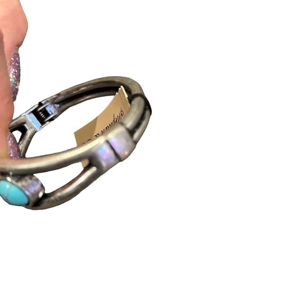 Stephan & CO. Silver Tone Medal Clasp Bracelet w/ Trio of Faux Turquoise Stones - Picture 5 of 9